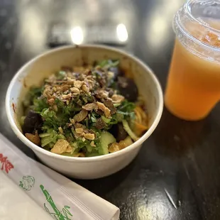 Garlic dry bang bang noodle with shitake mushroom for protein