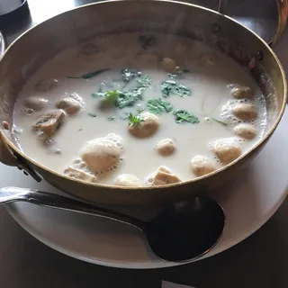 Tom Kha