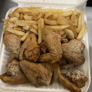 chicken wings and fried chicken, fried chicken wings, fried chicken, chicken, bbq wings, poultry, chicken wings, food, bbq chicken