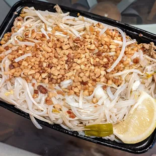 Thin rice noodles with overly-cooked beef, egg bits, crushed peanuts in a fragrant sauce.