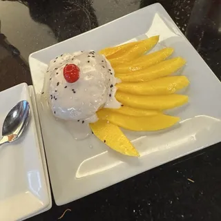 SWEET STICKY RICE WITH MANGO