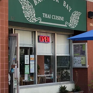 the outside of the restaurant