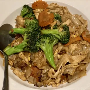 Pad See-Ew (chicken)