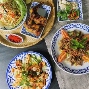 Papaya Salad
Grill Shrimp Salad
b
Beef Salad