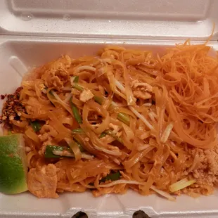 strange color chicke pad thai