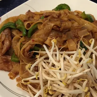 Drunken noodles w beef &amp; green peppers