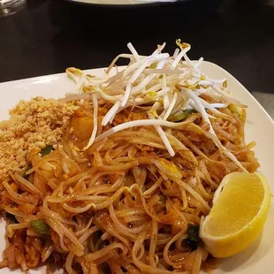 Pad Thai with Scallops, medium spice