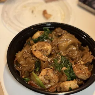 Pad See-Ew with shrimp - @rayz
