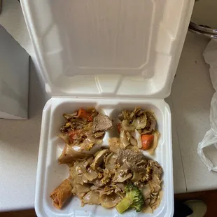 Pad See Eew -- paid 18$ for this and a spring roll. Disappointed.