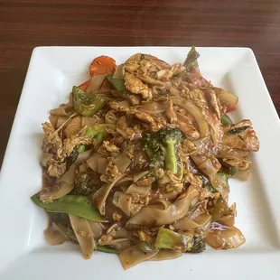 Drunken noodles with chicken