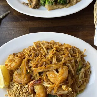 Shrimp pad Thai