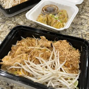 Pad Thai with chicken and the steamed Kanom Jeeb