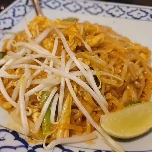 a plate of pad thai food