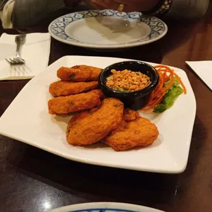 Pod mun (shrimp cakes)
