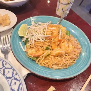Shrimp pad Thai