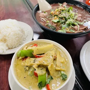 Green curry with chicken &amp; A. Combination Beef Noodle Soup