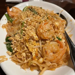 Shrimp pad thai