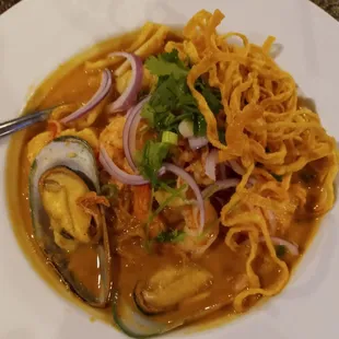 Kao soi with seafood