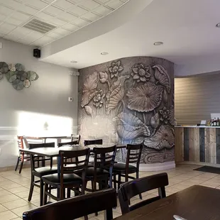 Beautiful and peaceful decor with Lotus, symbol of Purity! Ambience is very positive, clean, and spacious