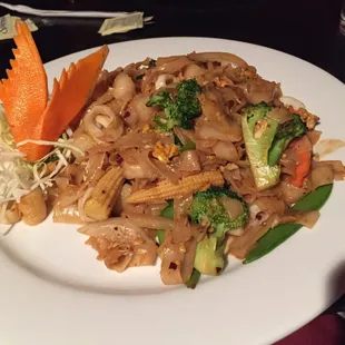Crazy noodles with seafood