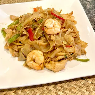 Pad Khi Mao (Drunken noodle) Combo