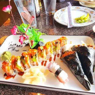 Sushi plate with handrolls