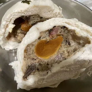 Banh bao trung muoi