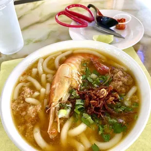 Banh canh dac biet