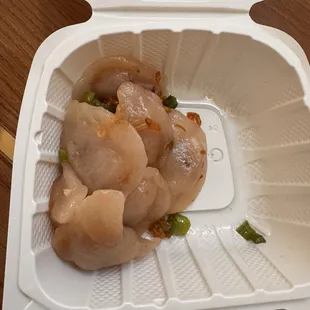 Bánh lộc trần. The color isn't right. It should be clear tapioca flour not this cloudy weird looking thing.