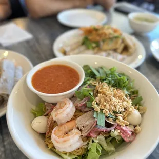 Mì Khô. Dry egg noodles.