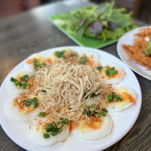 Not the type of bahn 8. Banh Beo I like. It has intestines