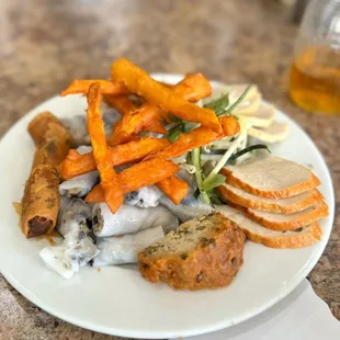 Banh Cuon Thit (Pork steamed rice rolls)