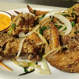 chicken wings and fried chicken, fried chicken wings, fried chicken, chicken, bbq wings, poultry, chicken wings, food, bbq chicken