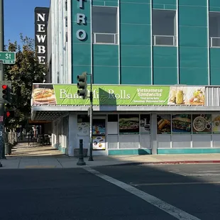 a view of a street corner