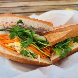 bánh mì fried egg.