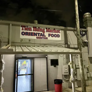 Rear Entry for quick access to Bahn Mi!