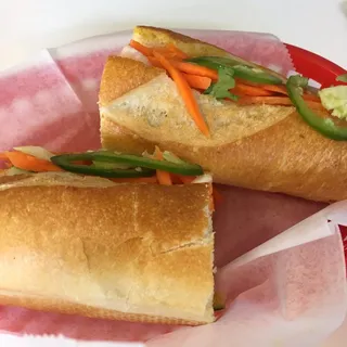 Curry Chicken Banh Mi