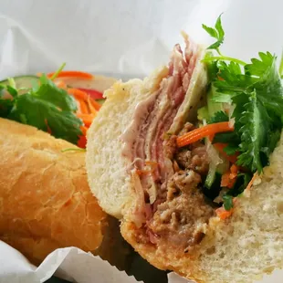 Dat Biet Banh Mi