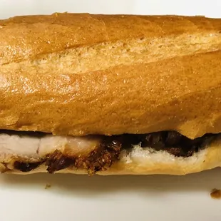 Assembled bánh mì heo quay