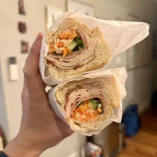 Banh Mi Thit Do Cha Lua