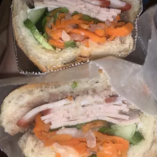 3. Banh Mi Thit Do Cha Lua