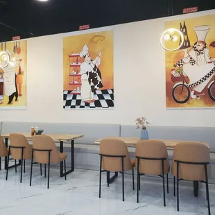 Lots of café seating