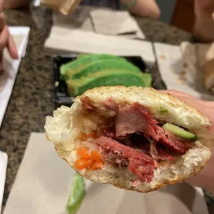 xá xíu bánh mì