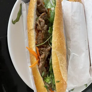 Bánh mì heo nướng (grilled pork)