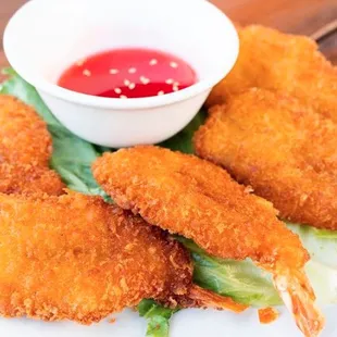 fried shrimp with dipping sauce