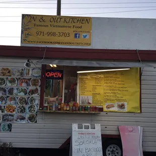 I'm having lemongrass chicken and steam veggies and salad roll