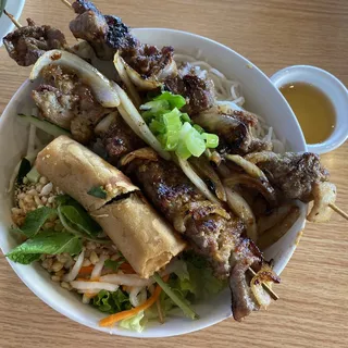 Grilled Pork with Vermicelli Rice Noodle Dinner