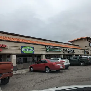 the outside of a restaurant