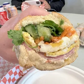 P13 Ham And Fried Egg (L)