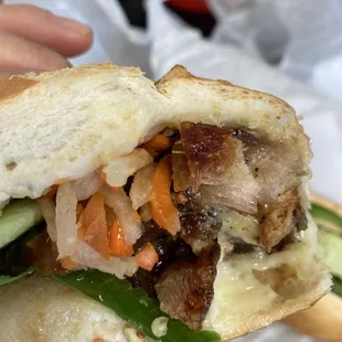 Banh mi heo quay